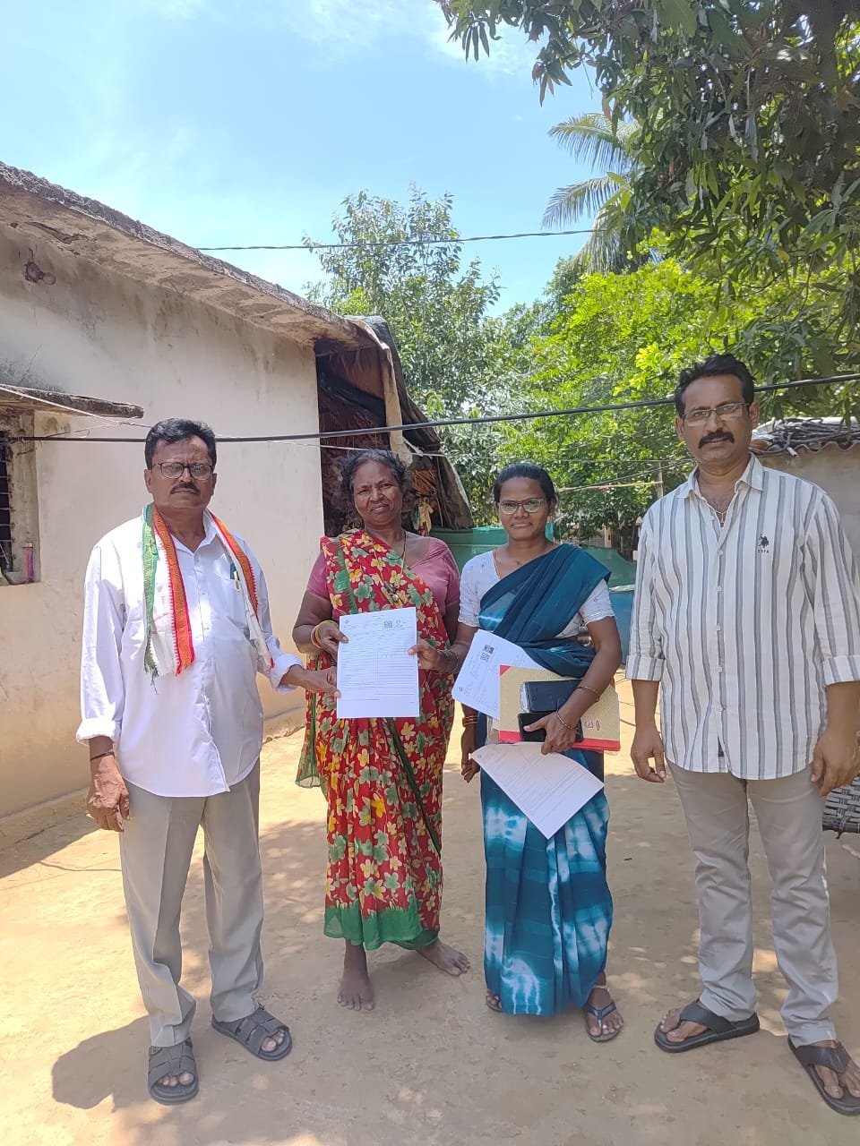 సర్ కార్యక్రమాన్ని పరిశీలించిన నాయకులు