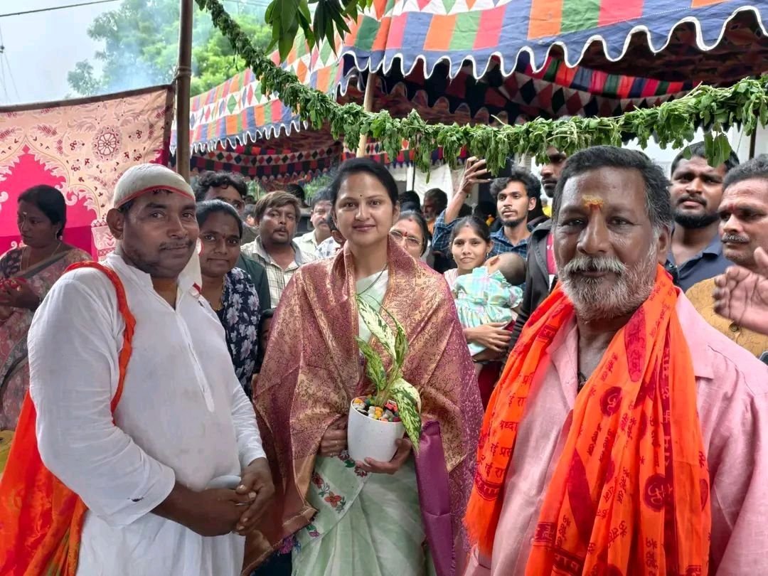 గురు పౌర్ణమి మహోత్సవంలో పాల్గొన్న వంగవీటి ఆశ కిరణ్