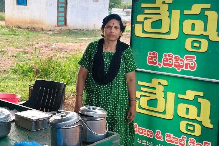 కుప్పారెడ్డిపాలెం హైవేలో శ్రేష్ట హోటల్ 5వ వార్షికోత్సవం