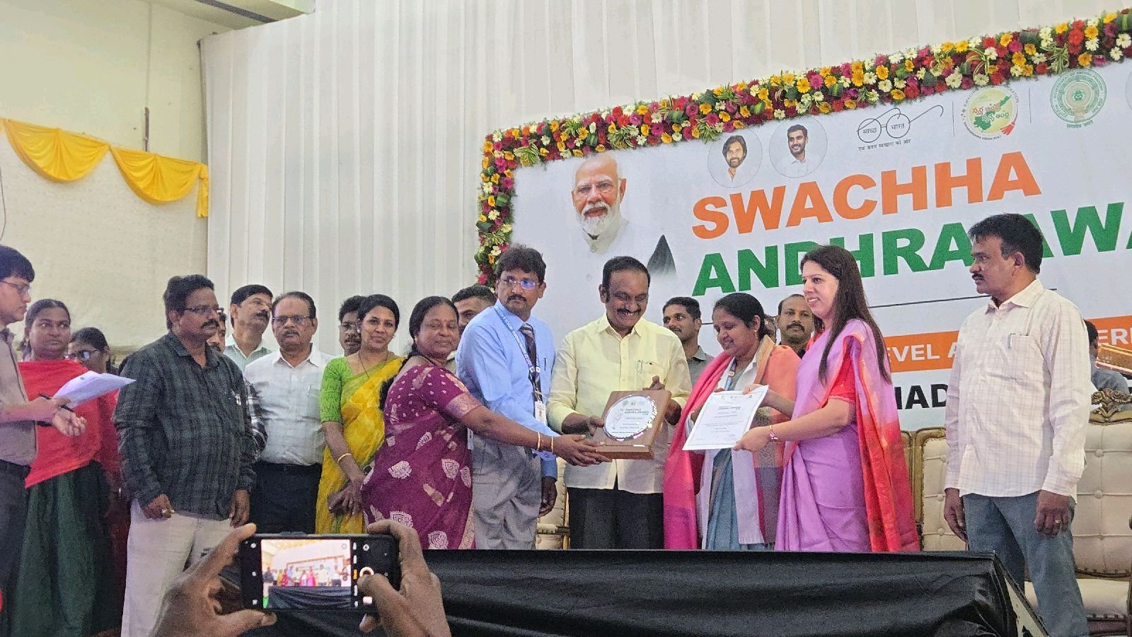అమరావతి ఆయుర్వేద వైద్యశాల కు స్వచ్ఛ ఆంధ్ర అవార్డు