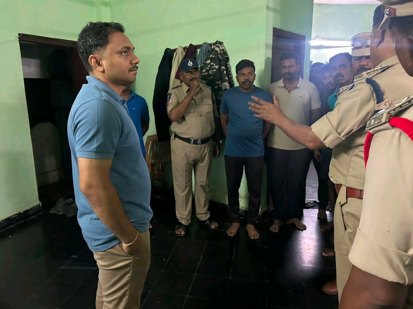 సున్నిపెంటలో నంద్యాల జిల్లా SP సునీల్ షొరాణ్,  పర్యటన