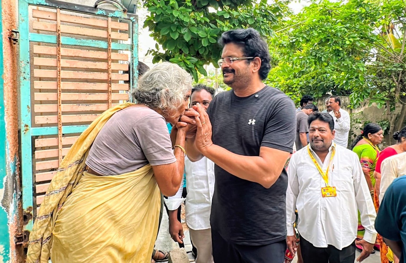 సామాజిక భరోసా పెన్షన్ పాల్గొన్న ఎమ్మెల్యేవెనిగండ్ల రాము