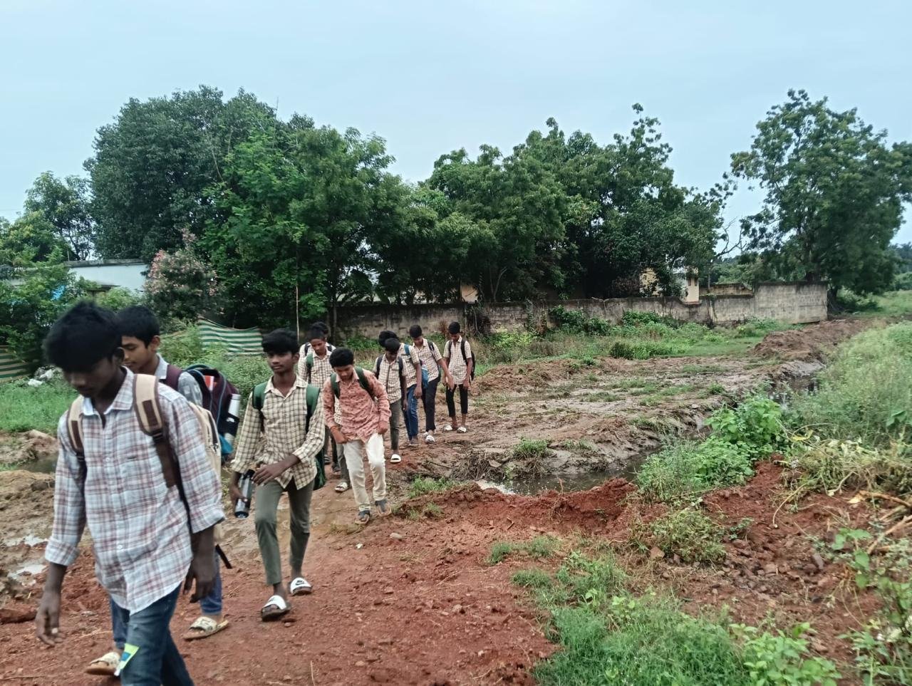 నడక దారి...నరక మయం..!!