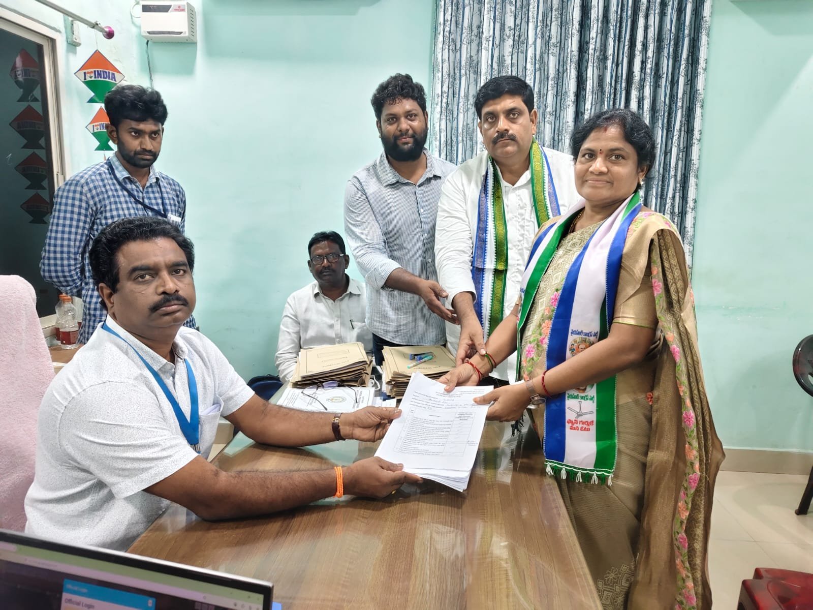వైసిపి అభ్యర్థినిగా రోజా రమణి నామినేషన్..