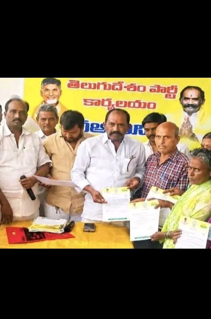 CMRF చెక్కులను అందజేత:-మాజీ ఎమ్మెల్యే మీనాక్షి నాయుడు