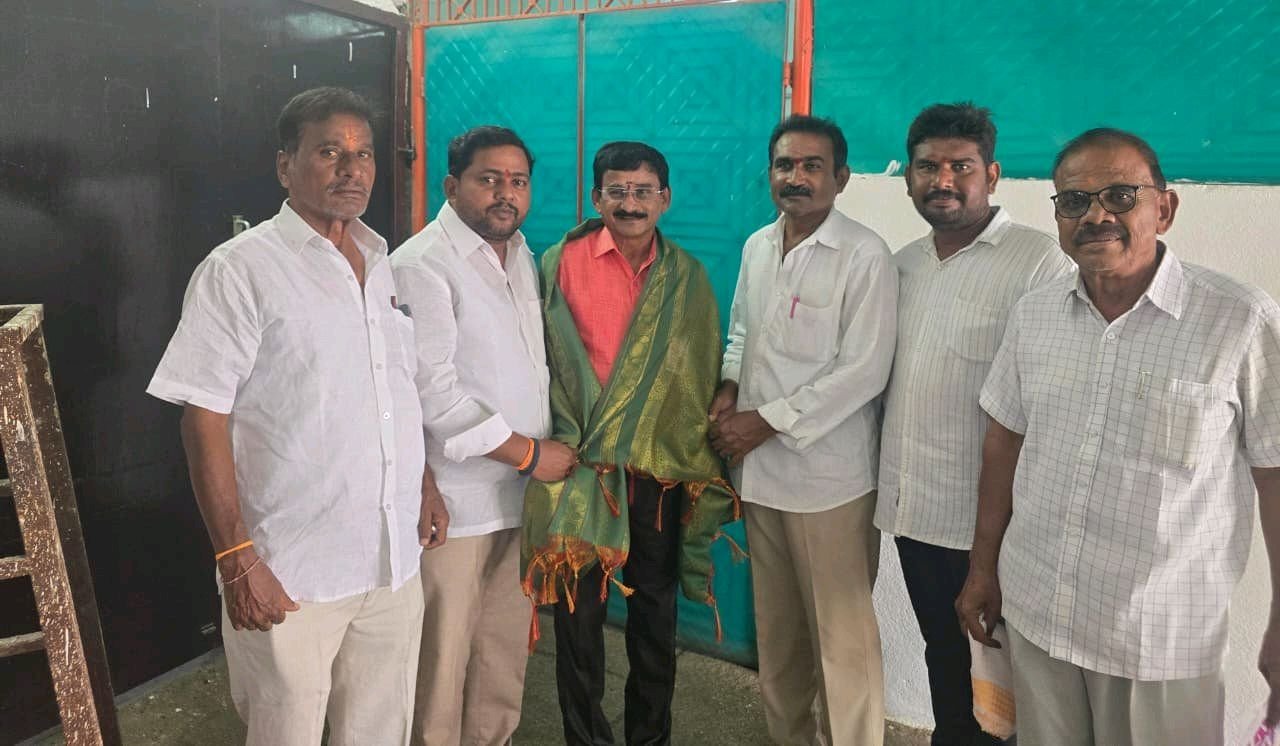 గండి సీనియర్ అసిస్టెంట్ సన్మానించిన బిజెపి గాలి హరి