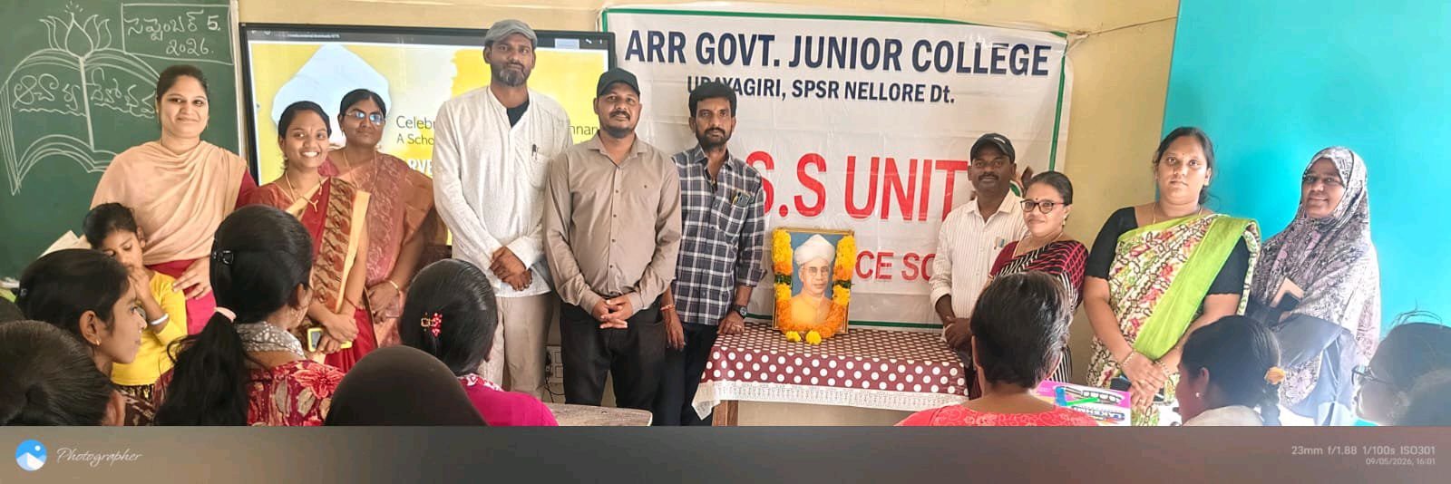 సర్వేపల్లి రాధాకృష్ణన్ ఆదర్శంగా తీసుకొని ముందుకు సాగాలి