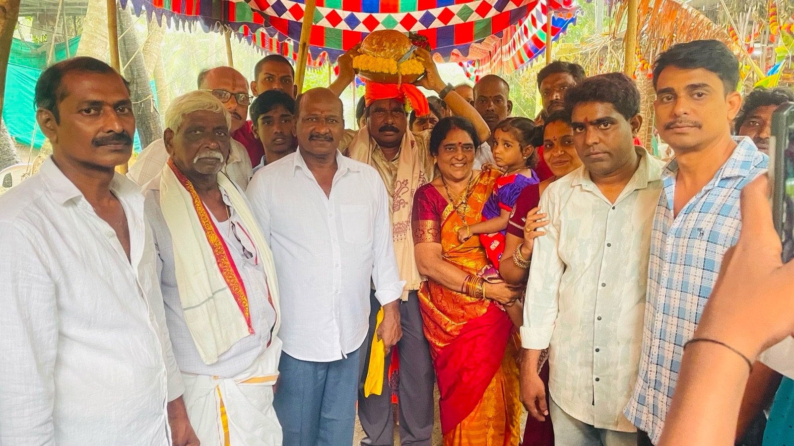 వేలంలో 56500 రూపాయలకువెల్లిని చిందాడగరువు రామాలయం లడ్డు