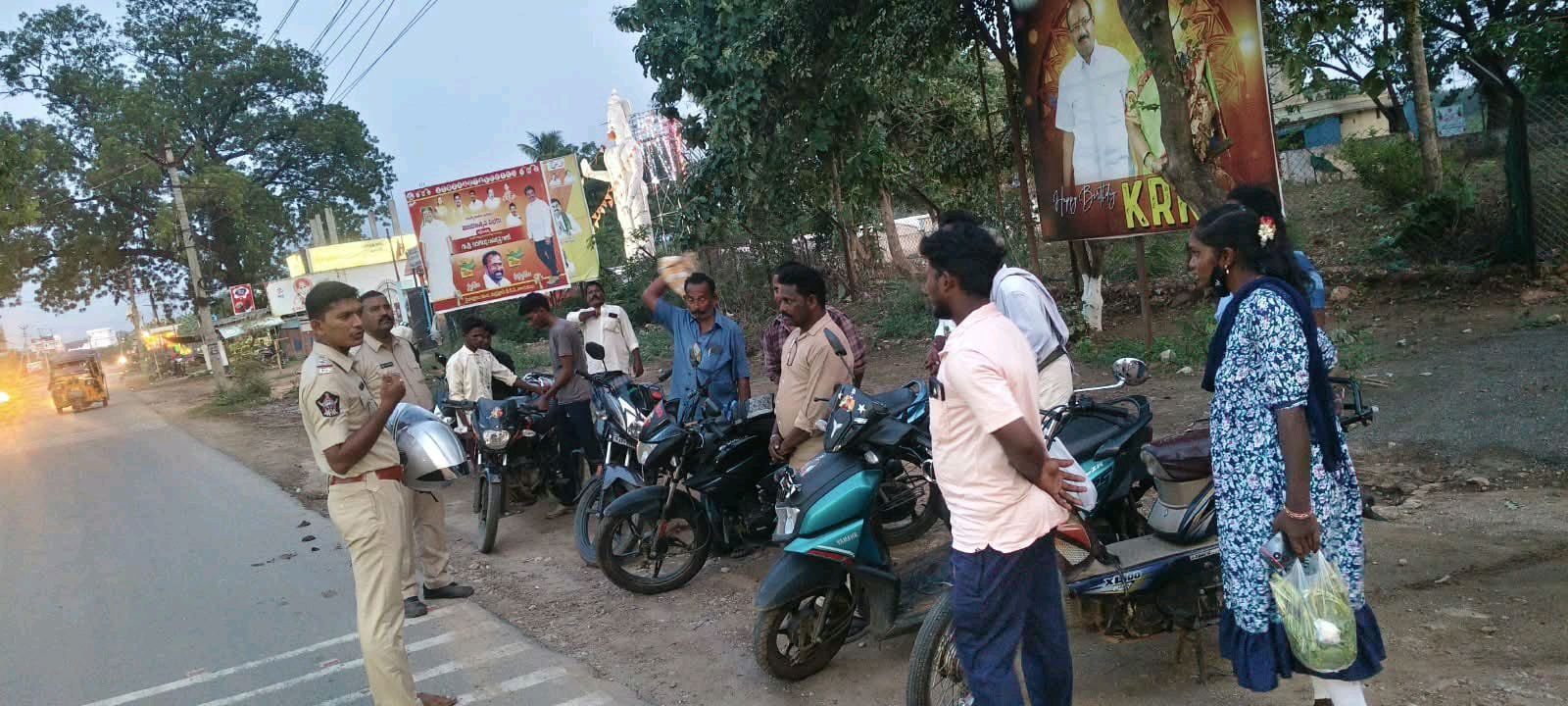 హెల్మెట్‌ తప్పనిసరి.. ప్రాణ రక్షణకు అదే శ్రీరామరక్ష