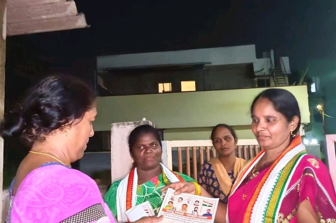 32 వార్డులో కాంగ్రెస్ అభ్యర్థి దెయ్యాల సుశీల ప్రచారం జోరు