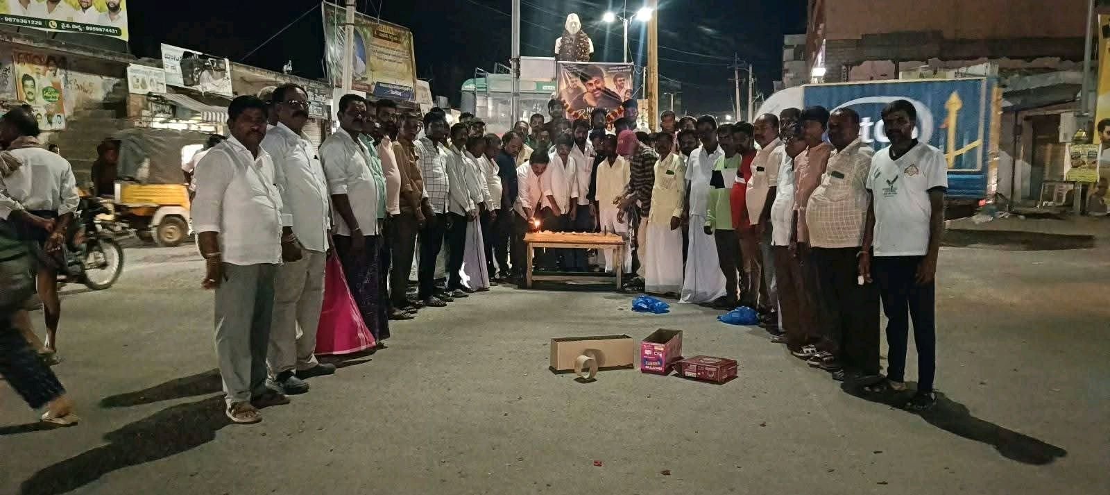 కొత్తచెరువు లో ఘనంగా చిరంజీవి జన్మదినోత్సవ వేడుకలు