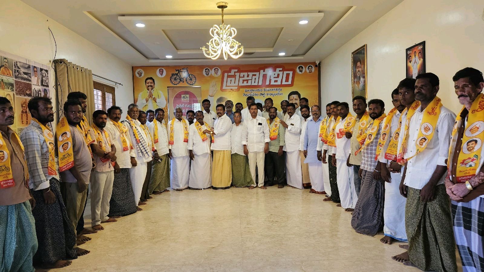 మంత్రాలయంలో వైసీపీకి భారీ షాక్‌ టీడీపీలోకి 100 కుటుంబాలు