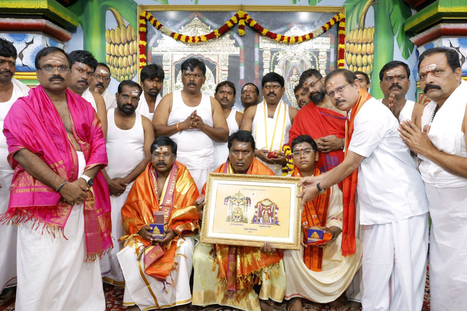 మల్లన్నను దర్శించుకున్న తెలంగాణ మంత్రి