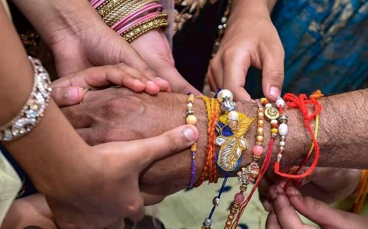 రక్షా బంధన్ ప్రేమానుబంధాలకు ప్రతీక: బీజేపీ నేత గణేష్