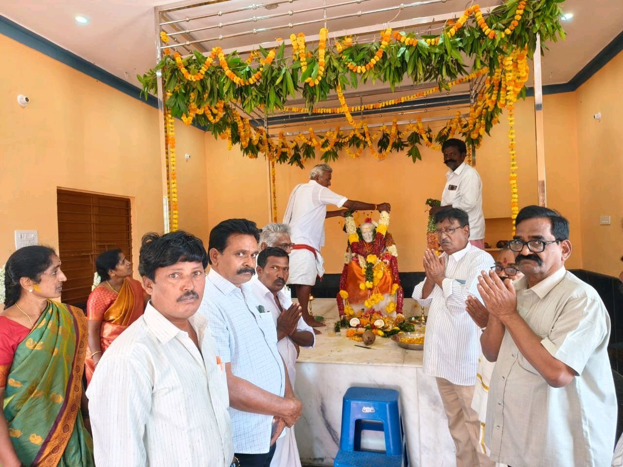 శ్రీ షిరిడి సాయిబాబా దర్శించుకున్న పూల విజయ రెడ్డి