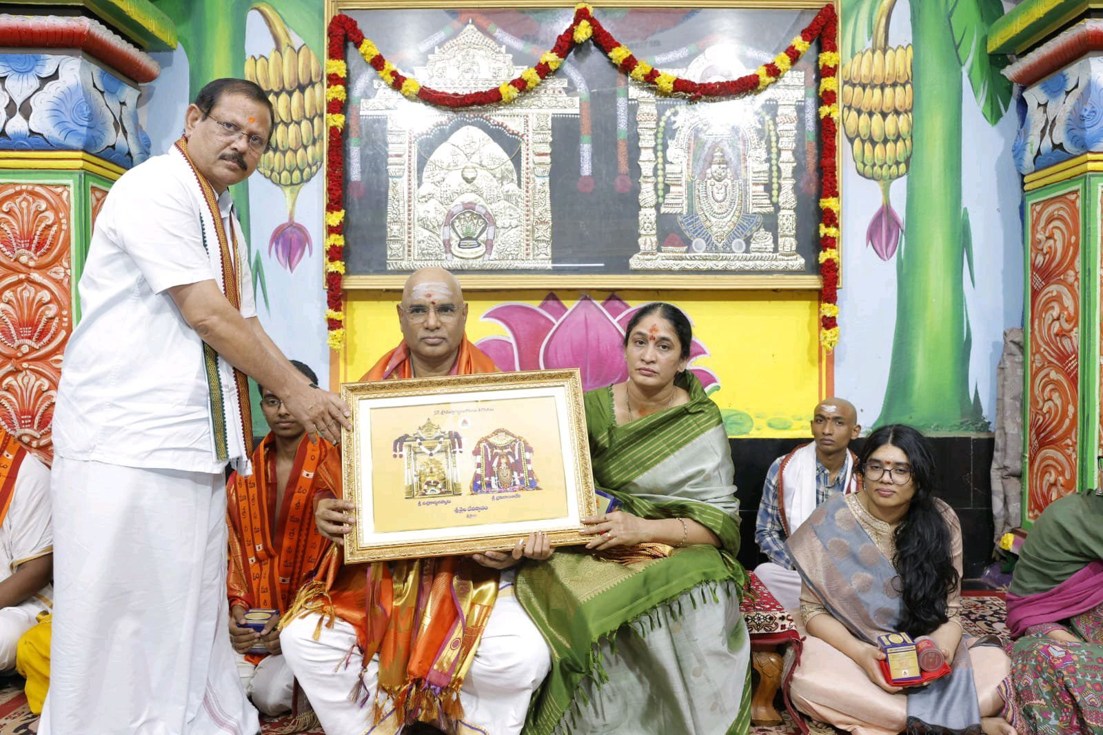 శ్రీశై మల్లన్న దర్శించుకున్న తెలంగాణ హైకోర్టు జస్టిస్