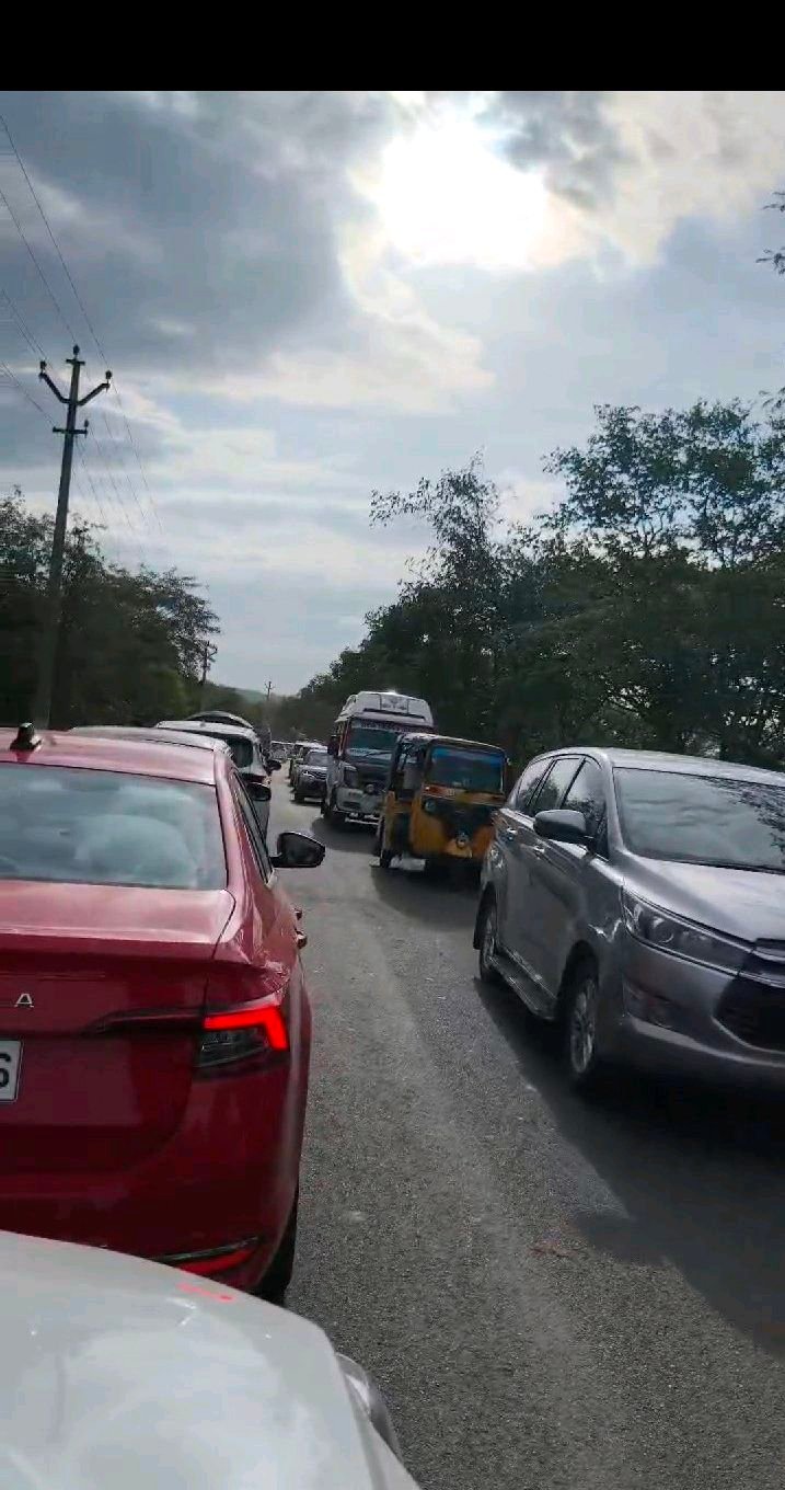 శ్రీశైలంలో ట్రాఫిక్ జామ్