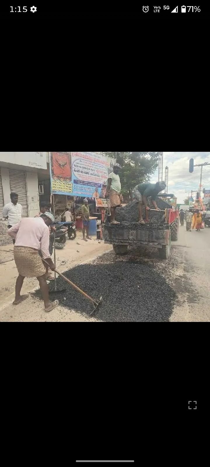 ఆదోని :నిమజ్జనం వేళ గుంతల పూడ్చివేత
