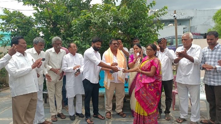 వృద్ధాశ్రమంలో తాటి పుట్టిన రోజు వేడుకలు