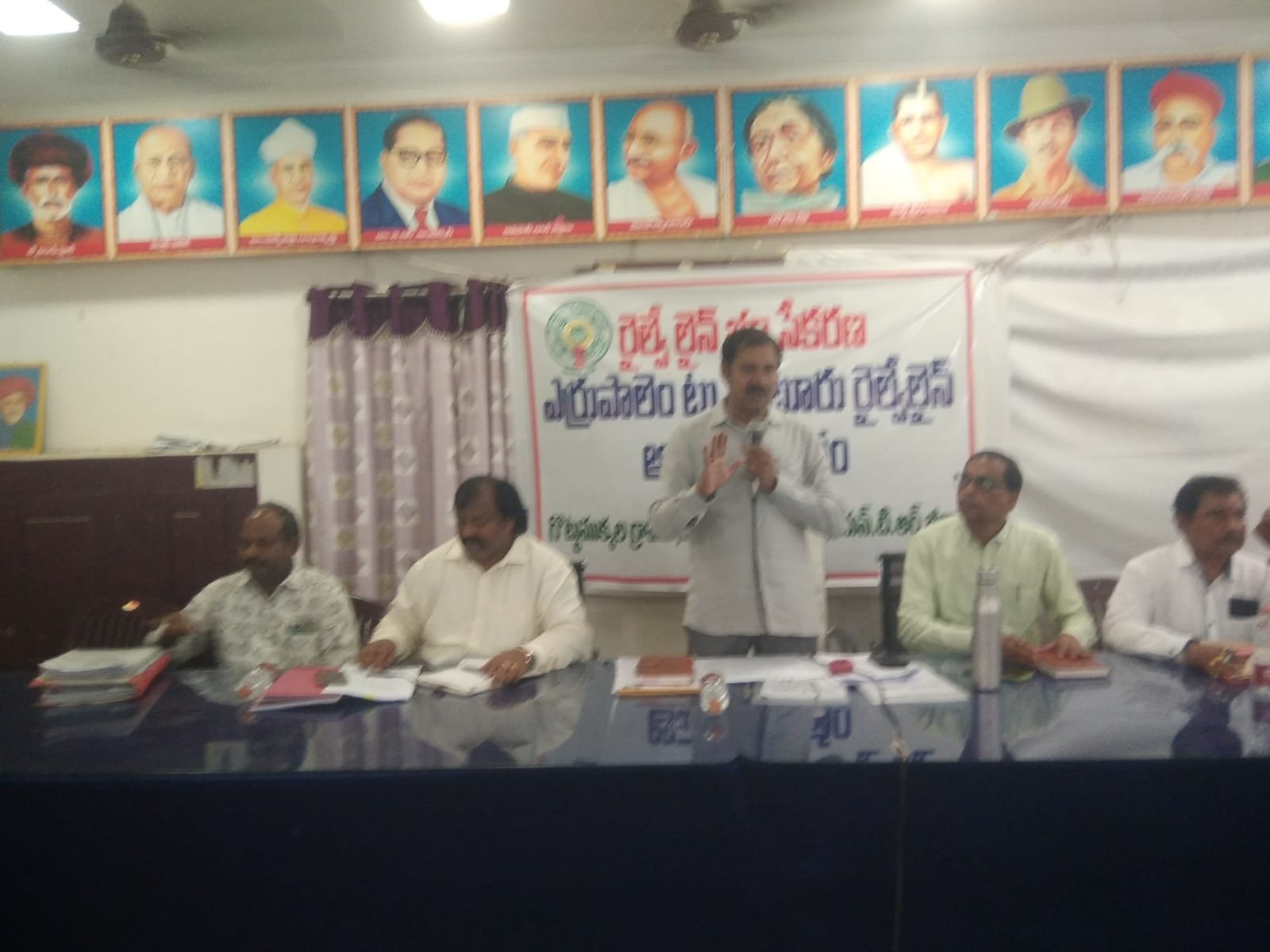 రైల్వే లైనుకు భూసేకరణకు రైతులతో సమావేశం