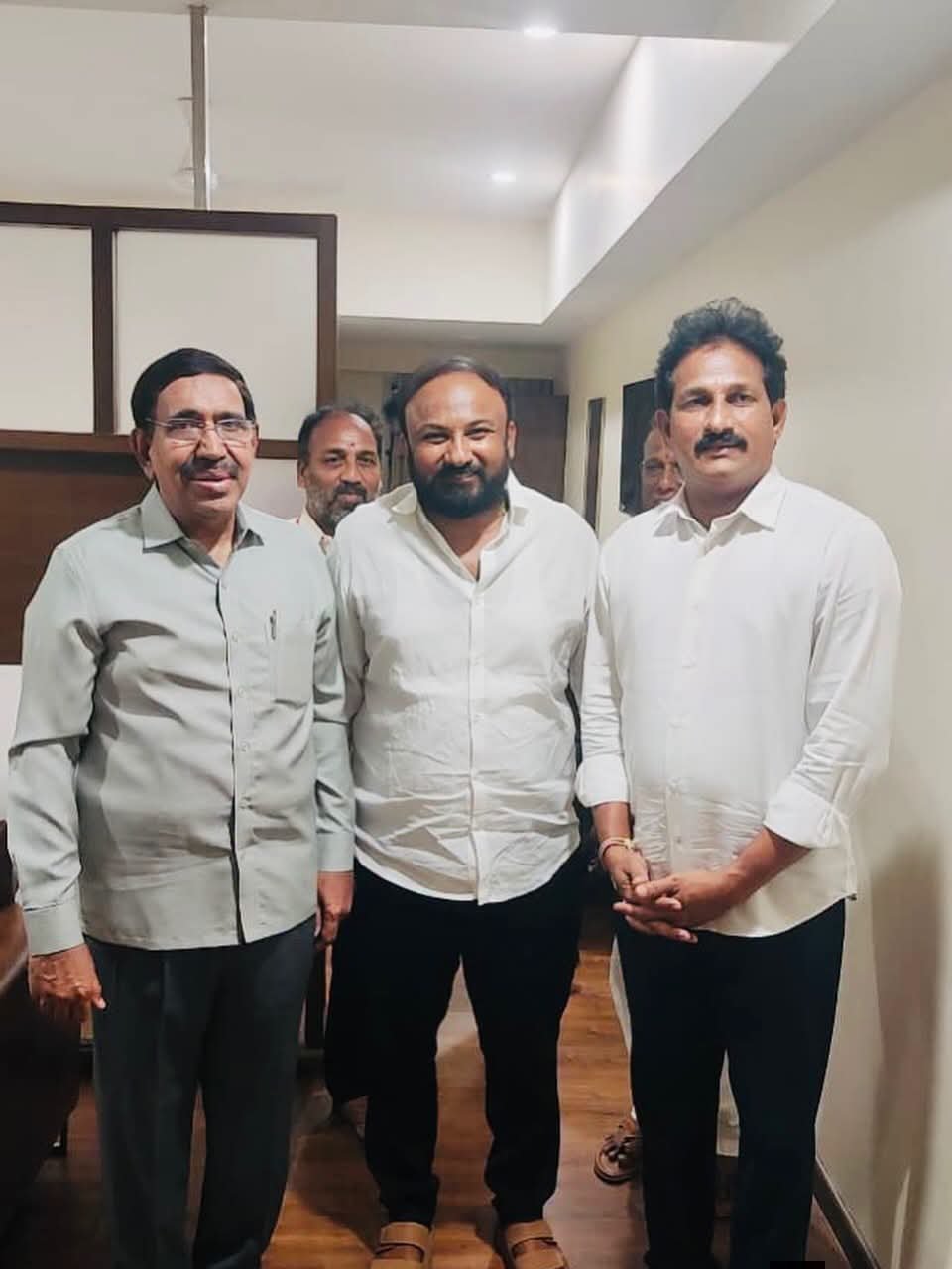 జనసేన జిల్లా అబ్జర్వర్ ను కలిసిన మంత్రి నారాయణ