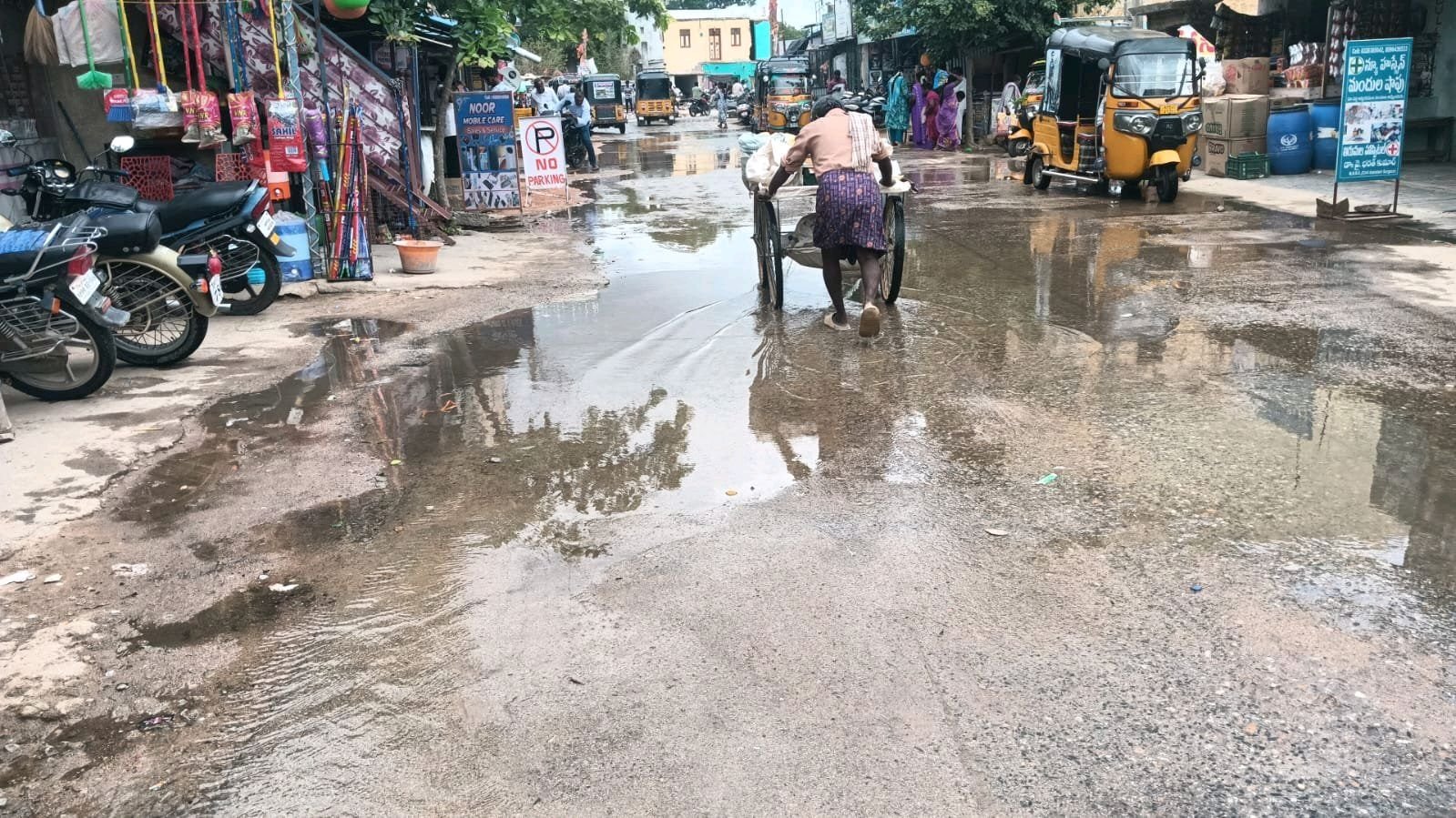 బాత్రూం నీళ్ల మీద నడుస్తున్న లక్కీరెడ్డిపల్లి ప్రజలు