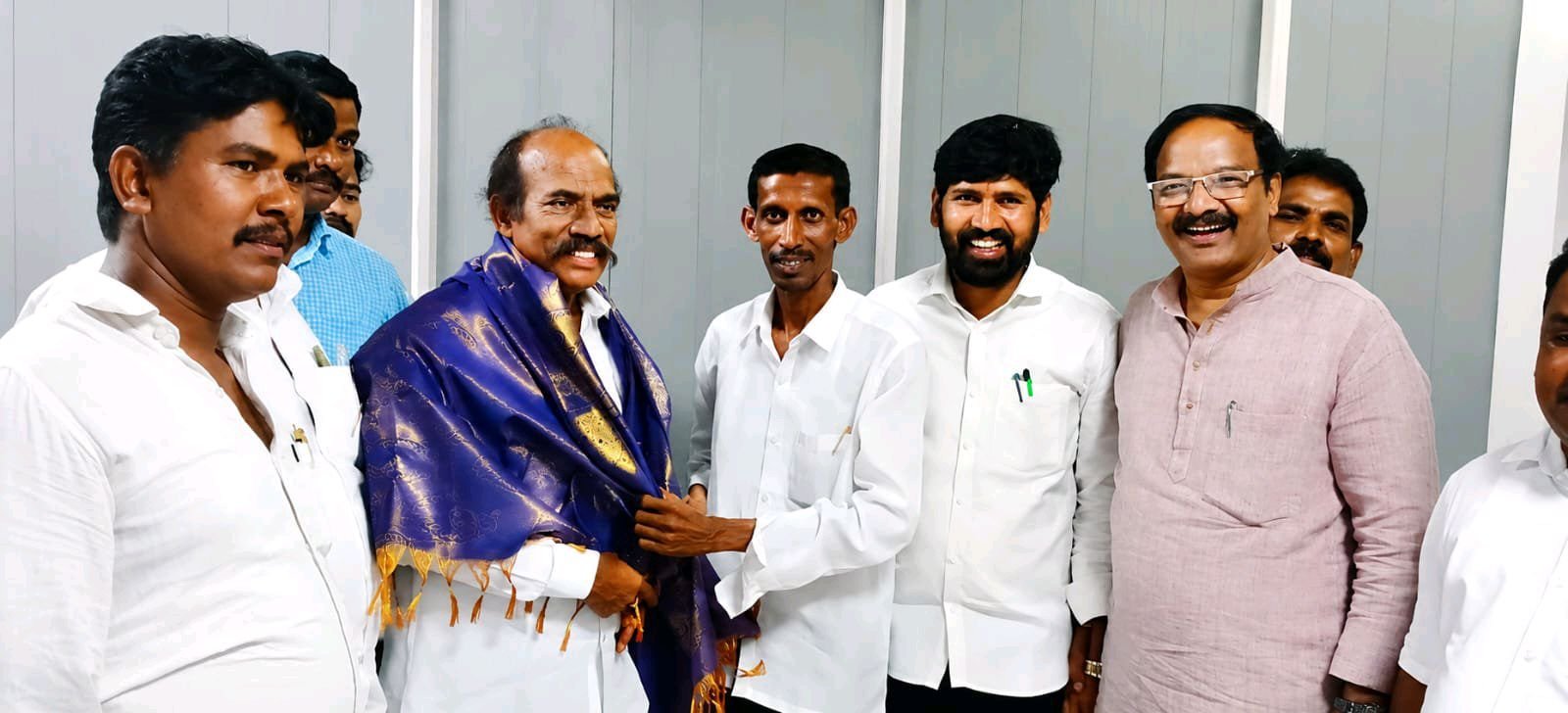 సమస్యలకు పరిష్కారం చూపండినవజీవన్ సంస్థ డైరెక్టర్ జయరావు