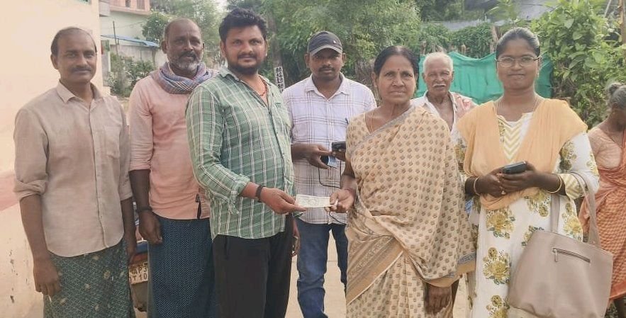 పెన్షన్ పంపిణిలో PACS చైర్మన్ మురాల ధనేష్