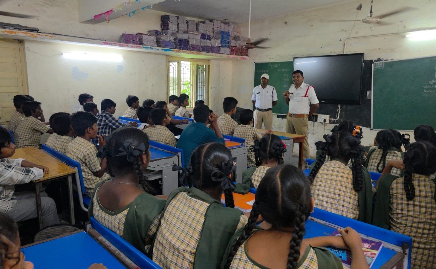 కృష్ణాజిల్లా ఎస్పీ విద్యాసాగర్ నాయుడు ఆదేశాల మేరకు