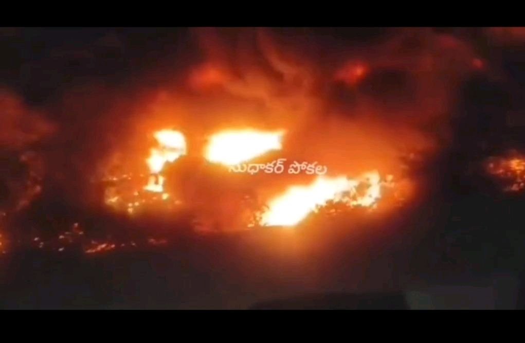 గువ్వల చెరువు ఘాట్లో లారీ దగ్నం