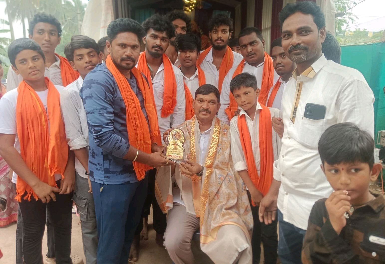 ఏం ఎల్ ఎ కాగిత కృష్ణా ప్రసాద్ కూ ఘనంగా సన్మానం