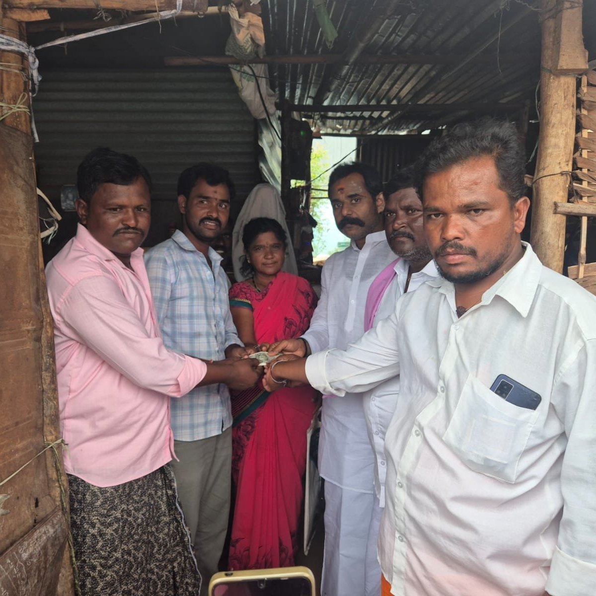 వైసీపీ కార్యకర్తను పరామర్శించిన వై.ప్రదీప్ రెడ్డి