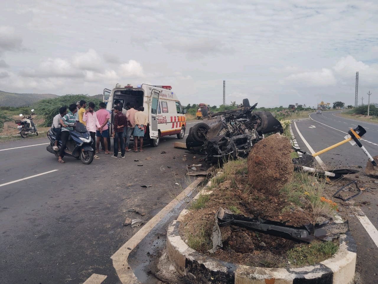 ముద్దునూరు హైవేపై యాక్సిడెంట్