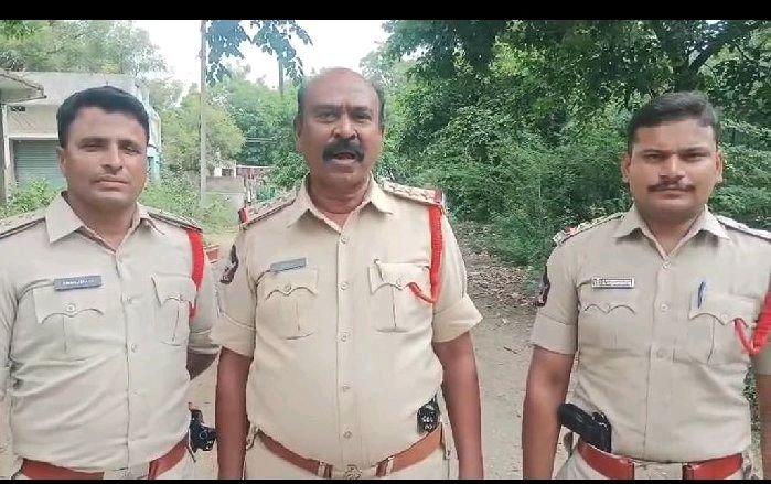 కొండాపురం పోలీసుల హెచ్చరిక - నామినేషన్ కు 1+2 మాత్రమే