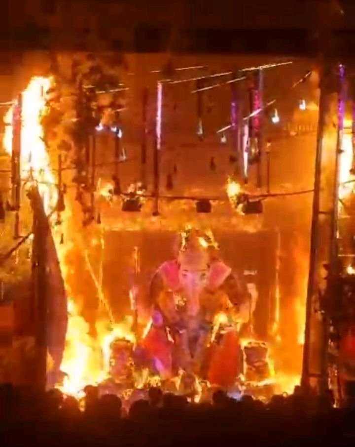 ఆదోని : పట్టణంలోని తిరుమల నగర్ లో గణేష్ మంటపంలో మంటలు